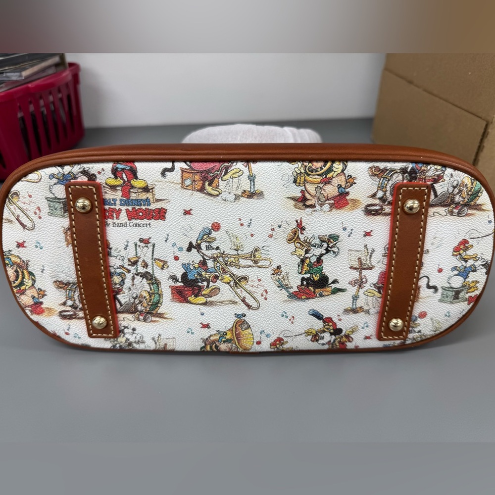 🚫SOLD🚫 Dooney & Bourke Disney Mickey Mouse Tan w/Brown Bag - Picture 3 of 9
